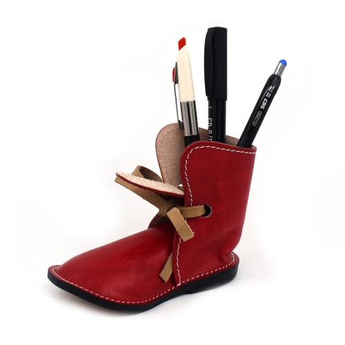 Kožna cipelica - stalak za olovke (crvena)